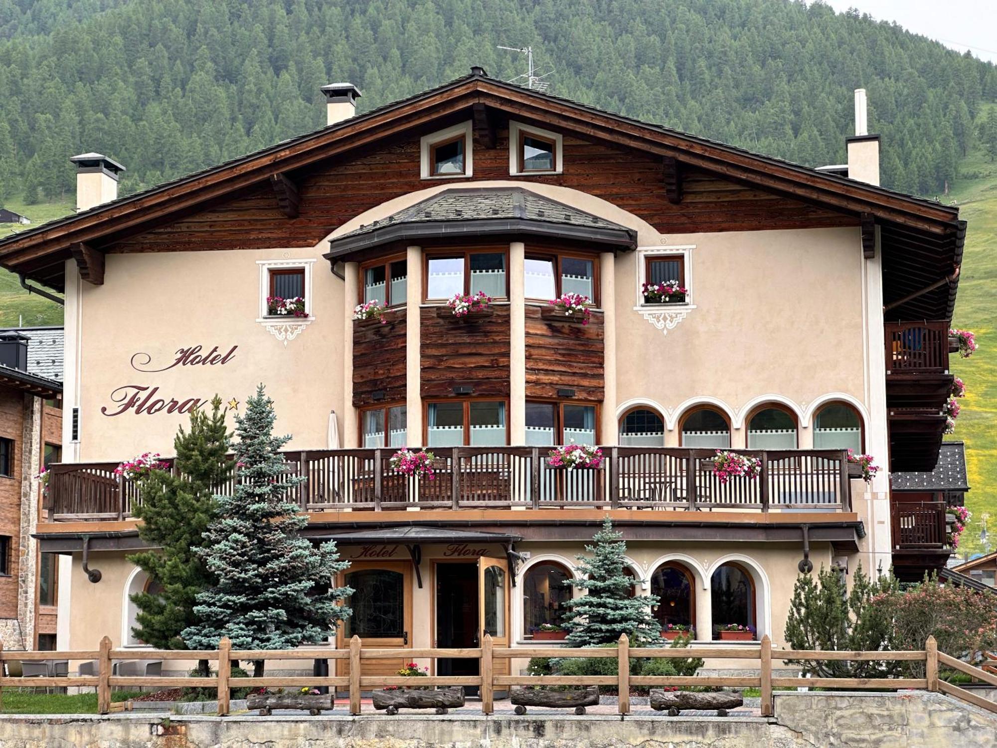 Hotel Flora Livigno Ngoại thất bức ảnh